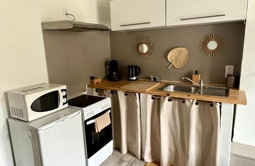 Digne-les-Bains Apartamento | Les Glycines, charmant studio au calme dans bâtisse de Maître proche du centre ville parking gratuit
