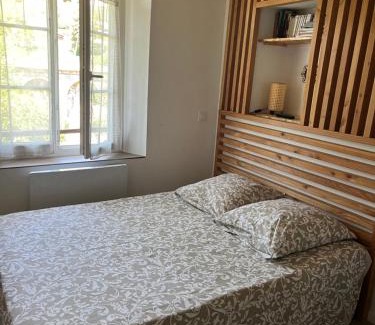 Digne-les-Bains Apartamento | Les Glycines, charmant studio au calme dans bâtisse de Maître proche du centre ville parking gratuit