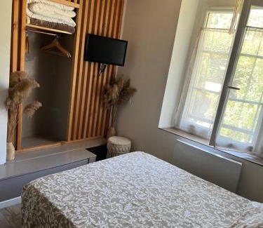 Digne-les-Bains Apartamento | Les Glycines, charmant studio au calme dans bâtisse de Maître proche du centre ville parking gratuit