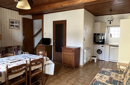 Saint-Pierre-dels-Forcats Casa | Les narcisses: 2-bedroom house sleeps 5/7