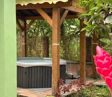 Capesterre-Belle-Eau Casa | Les Nids de Belle Eau bungalow avec jacuzzi