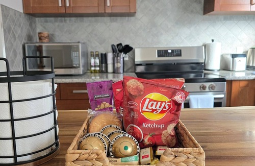 Cote-Des-Neiges—Notre-Dame-De-Grace Apartamento | LeSanctuary: Central/Family & Pet Friendly/FREE Parking