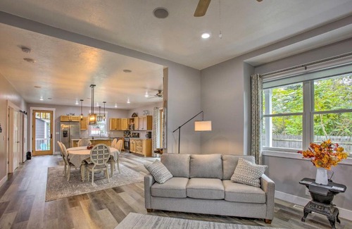 Ludington Apartamento | Less Than 1 Mi to Dtwn Ludington Bright Lower-Level Unit