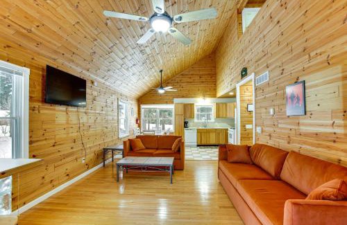 Cadillac Casa | Less Than 1 Mi to Snowmobile Trails Cozy Cadillac Retreat