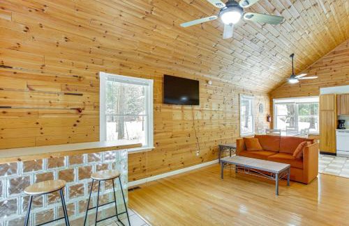 Cadillac Casa | Less Than 1 Mi to Snowmobile Trails Cozy Cadillac Retreat