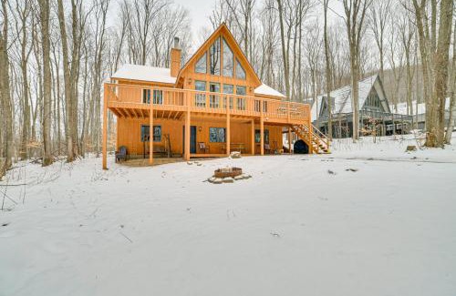 Harbor Springs Casa | Less Than 1 Mi to Nubs Nob Ski Cabin with Sauna and Deck!