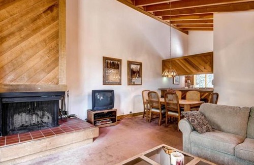 Truckee Apartamento | Less Than 1 Mile to Northstar Resort Getaway with Balconies