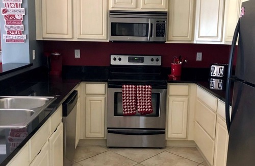 Tuscaloosa Condominio | Less Than 1 mile to Bryant Denny, Coleman Coliseum, & Sewell-Thomas