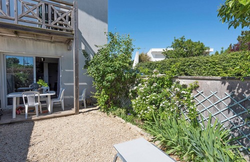 Aytre Apartamento | Less than 100 m from the sea, near La Rochelle: pretty T2 with private garden