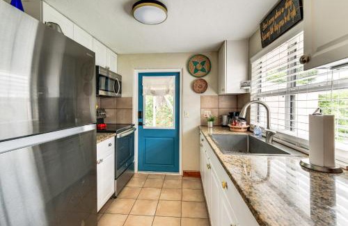 Southgate Casa | Less Than 3 Mi to Dtwn Pet-Friendly Sarasota Stay with Yard