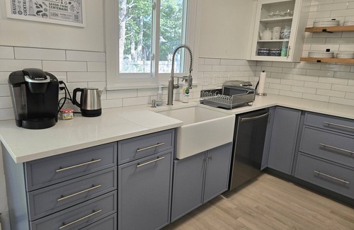 Hyannis Port Casa | Less than a mile to Keys Beach Hyannis. Beach Pass Provided.