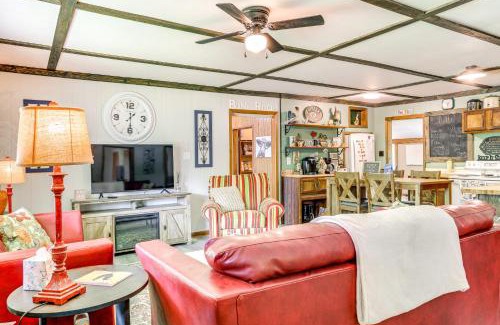 Hardy Casa | Less Than half Mi to Lake Secluded Gem in Cherokee Village