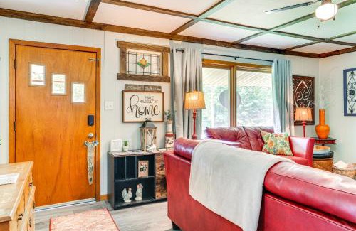 Hardy Casa | Less Than half Mi to Lake Secluded Gem in Cherokee Village