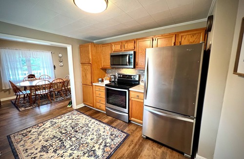 Victor Casa | Lester Lodge minutes to New River Gorge. Charming 5 bedroom house on 4.5 acres