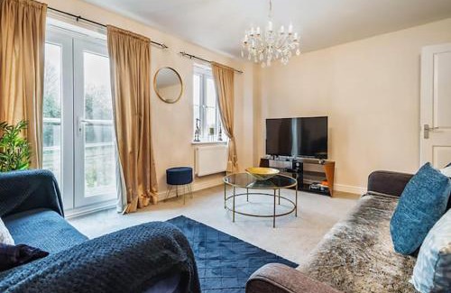 Peterborough Apartamento | Letto Serviced Accommodation -Sleeps 7 - PE7 - FREE Parking