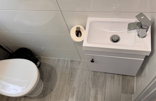 Pinkwell Apartamento | Letzi private en-suite, Near Heathrow Airport T3