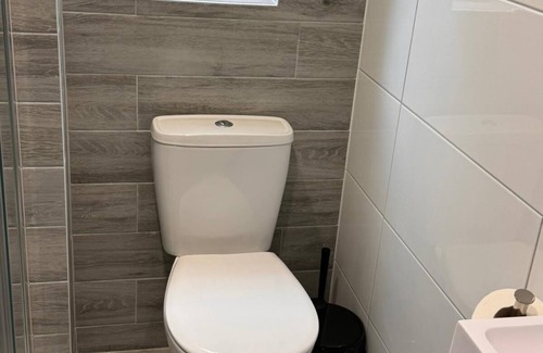 Pinkwell Apartamento | Letzi private en-suite, Near Heathrow Airport T3