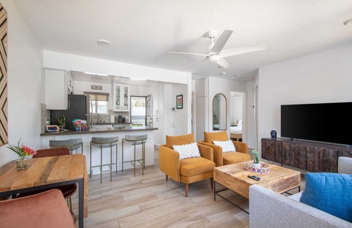 Leucadia Casa | Leucadia "Ponto" Bungalow ~ walk everywhere with beach gear!