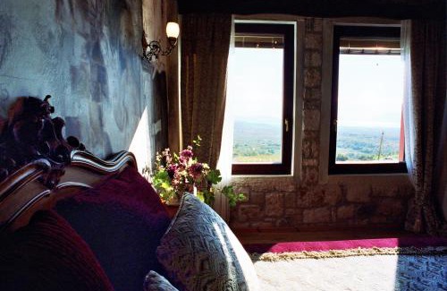 Panagitsa Hotel | Leventis Art Suites