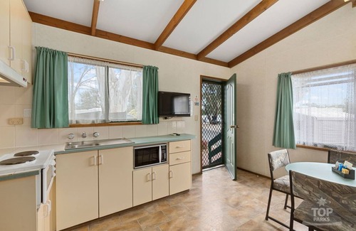 Vale Park Otro | Levi Adelaide Holiday Park