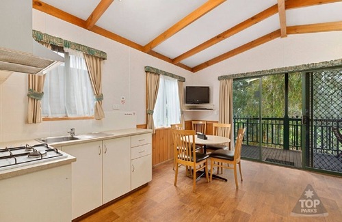 Vale Park Otro | Levi Adelaide Holiday Park