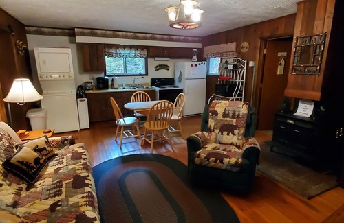 Farmington Cabina | Lewis' Cottage | 2BR,1BA,Rustic,Hot Tub ,Fireplace
