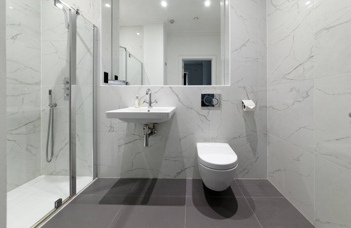 Isle of Lewis Cabaña | Lews (Superior Bedroom) - a lews castle that sleeps 2 guests in 1 bedroom