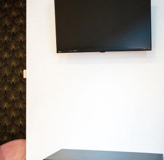 Centro Urbano Apartamento | LHE Les Trois Merveilles Rosé Charles