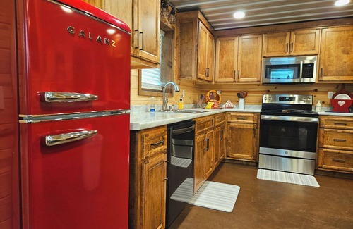 Bryant Cabina | LIBERTY LODGE -- Beautiful 2-bed 2-bath Cabin in Bryant w/ Fast WiFi & AC