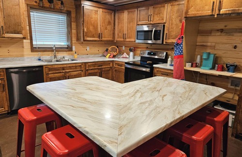 Bryant Cabina | LIBERTY LODGE -- Beautiful 2-bed 2-bath Cabin in Bryant w/ Fast WiFi & AC