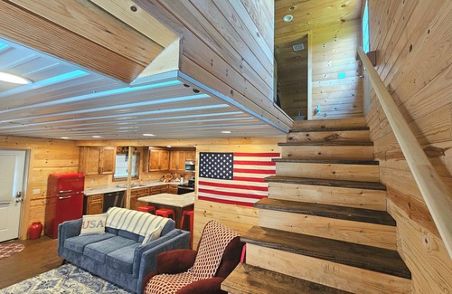 Bryant Cabina | LIBERTY LODGE -- Beautiful 2-bed 2-bath Cabin in Bryant w/ Fast WiFi & AC