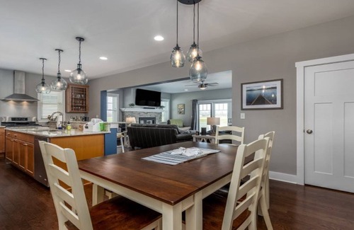 Ottawa Casa | License to Chill | 3 Bed, 3 Bath
