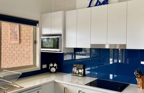 Tura Beach Apartamento | ¡La vida es una playa!- ¡¡Mascota amigable!!