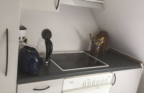 Nienstedten Apartamento | Light-flooded top floor apartment in an old villa