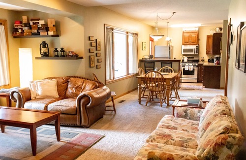 Prior Lake Casa | Light Spacious 2BD/1BA Private Destination Getaway