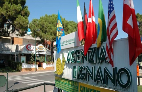 Lignano Riviera Apartamento | Lignano, apartamento con sala de estar y dormitorio - B -