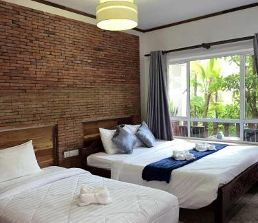 Sangkat Sla Kram Hotel | Lika's Family Pool Villa