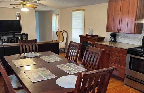 Burlington Casa | "Lil Big" Tiny House near Lion Reserve