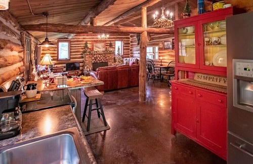 Rock Falls Cabina | Lil’ Kickback On Elk Creek (Eau Claire area)