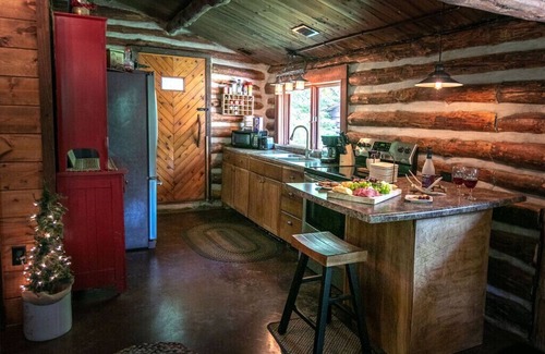 Rock Falls Cabina | Lil’ Kickback On Elk Creek (Eau Claire area)