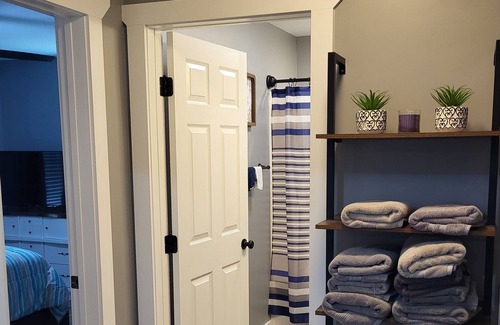 Greeneville Casa | Lil modern house downtown!