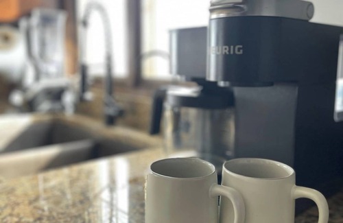 St. Joseph Casa | Lilac Retreat lake house sauna + pickleball close to St. Johns and St. Bens