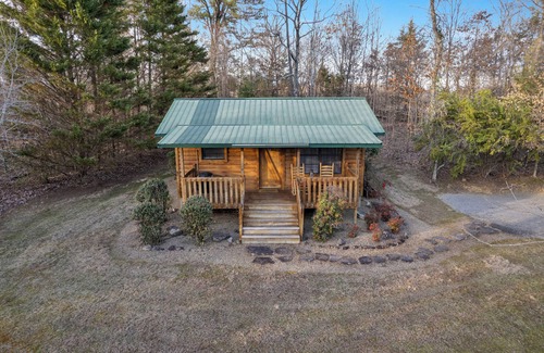 Sevierville Cabina | ¡Cabaña Lilly cerca de Pigeon Forge para parejas!