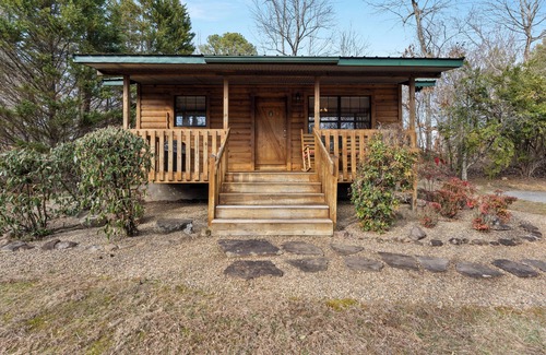 Sevierville Cabina | ¡Cabaña Lilly cerca de Pigeon Forge para parejas!
