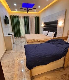 Kaisarganj Hotel | Lilly woods in