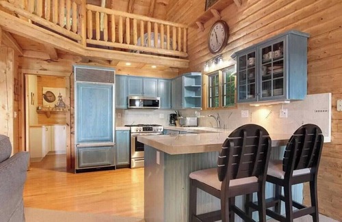 Maple City Cabina | Lime Lake Therapy-Hot Tub/Fire Pit/Ping-Pong/AC