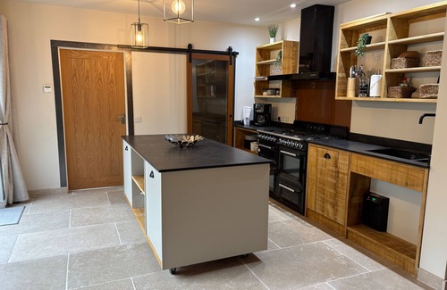 Bulmer Casa | Lime Tree House - Sleeps 12 - Hot Tub