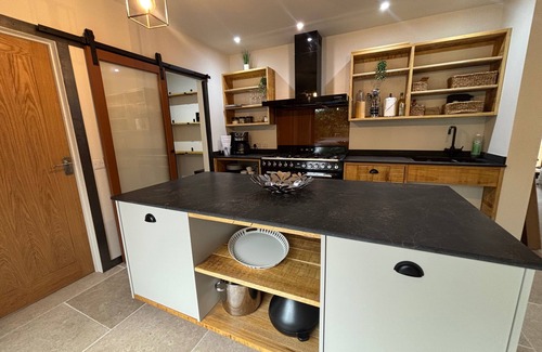 Bulmer Casa | Lime Tree House - Sleeps 12 - Hot Tub