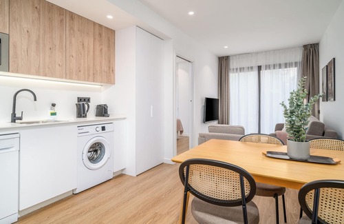 Collblanc y La Torrassa Apartamento | Limehome Barcelona Plaça Pirineus
