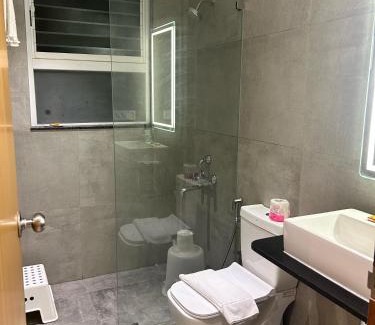 Yelahanka Cama Y Desayuno | Limelights Premium Serviced Residences